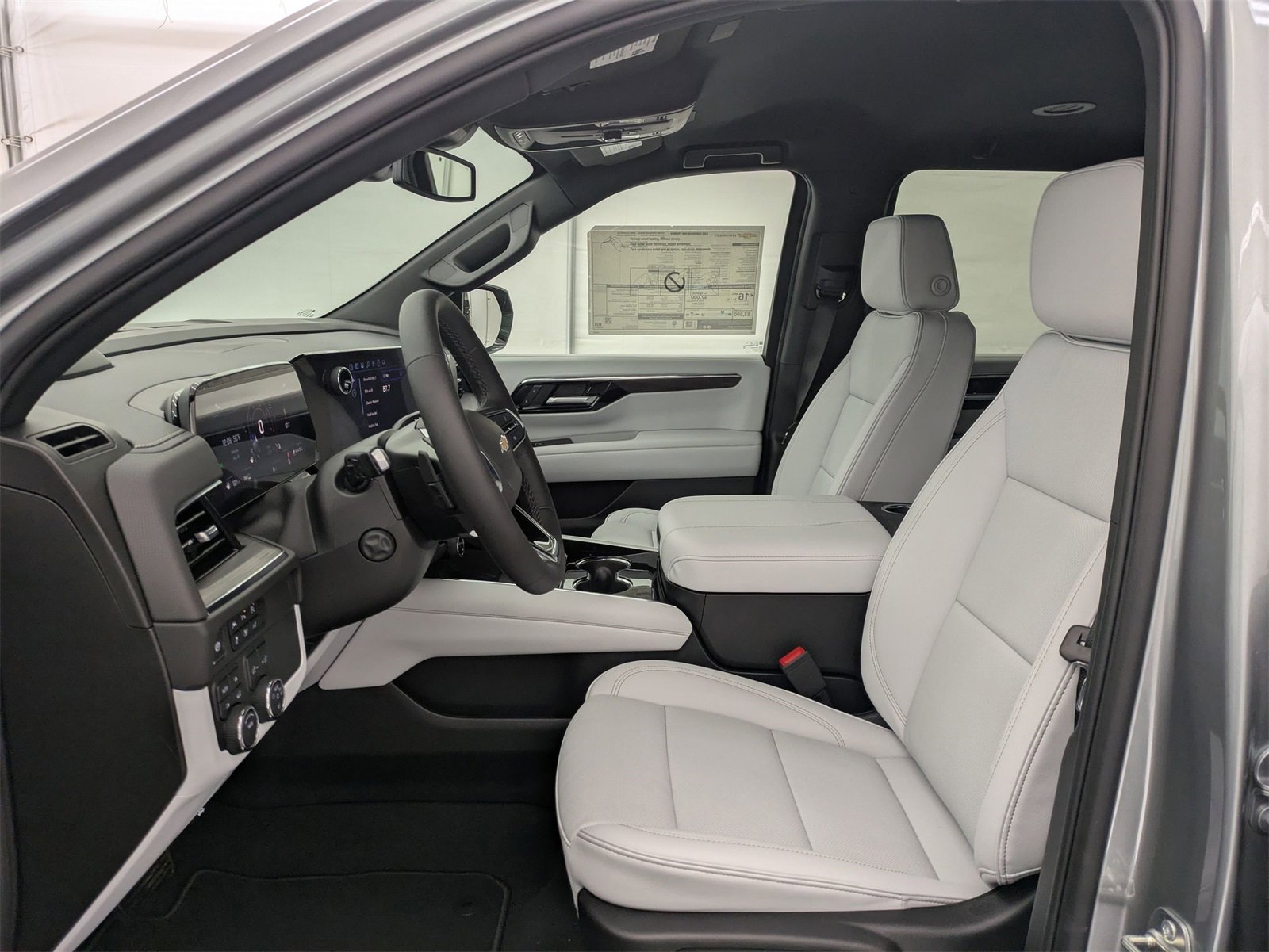 2025 Chevrolet Suburban Premier photo 15