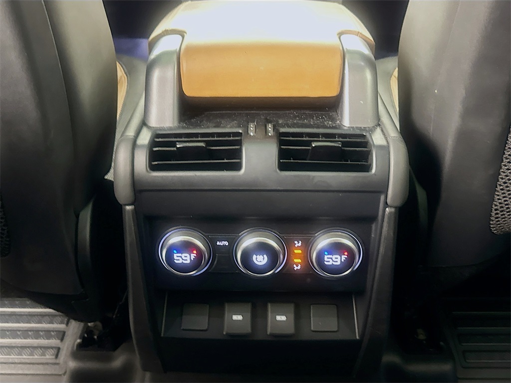 2023 Land Rover Defender 110 X-Dynamic SE photo 23