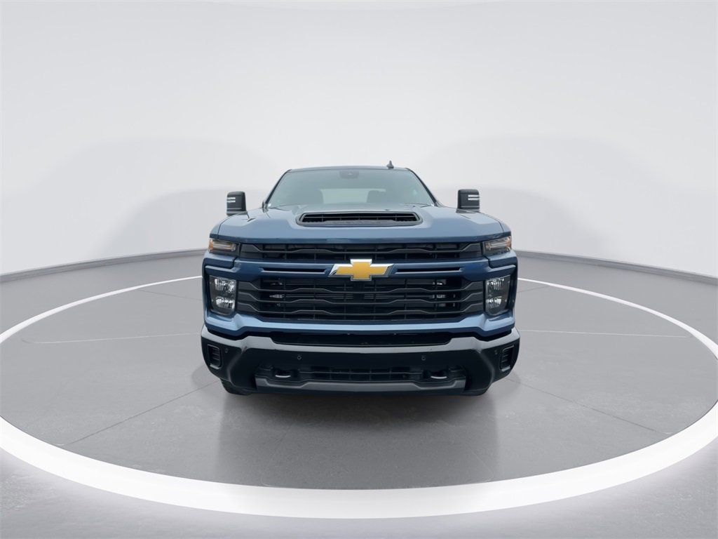 2026 Chevrolet Silverado 2500HD Custom photo 3