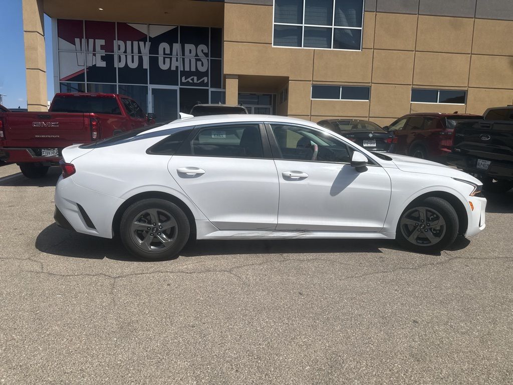 2021 Kia K5 LXS photo 2