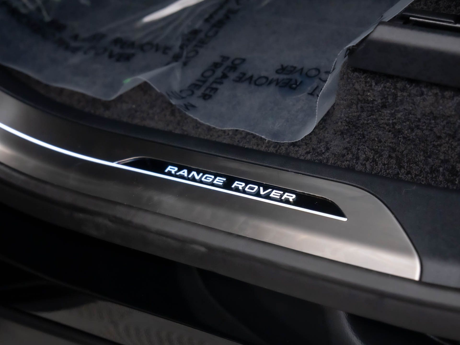 2025 Land Rover Range Rover SE photo 14