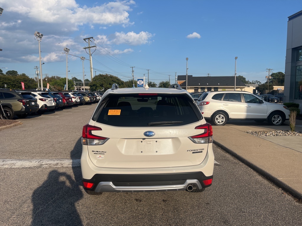 2023 Subaru Forester Touring photo 2
