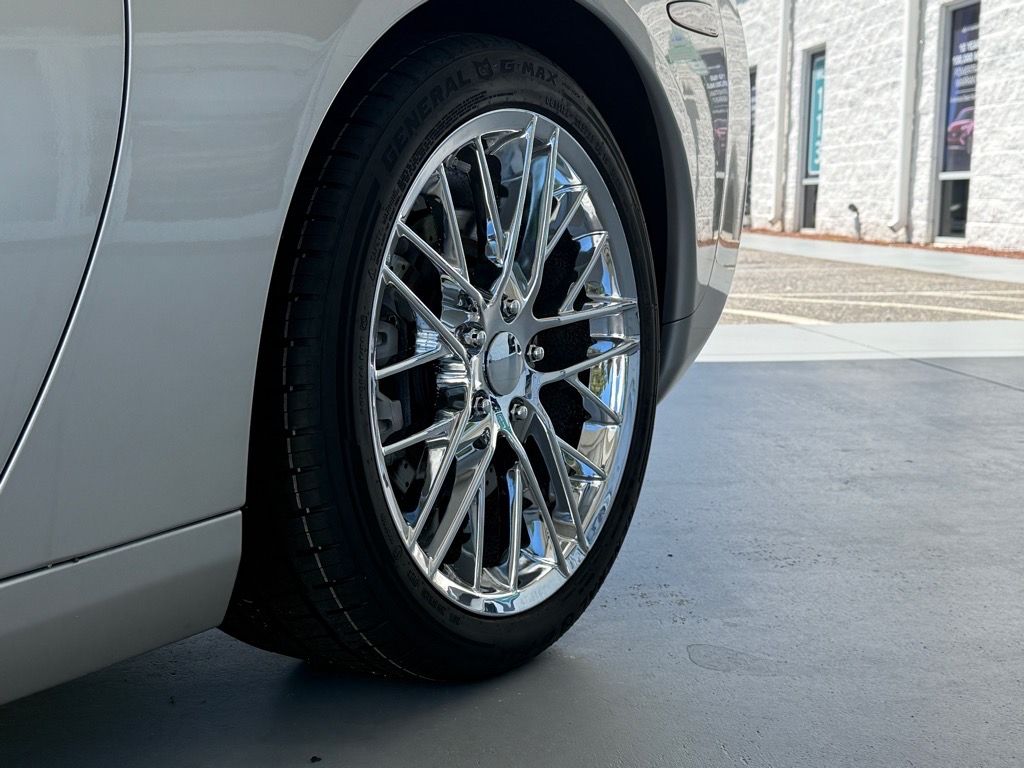 2005 Chevrolet Corvette Base photo 28