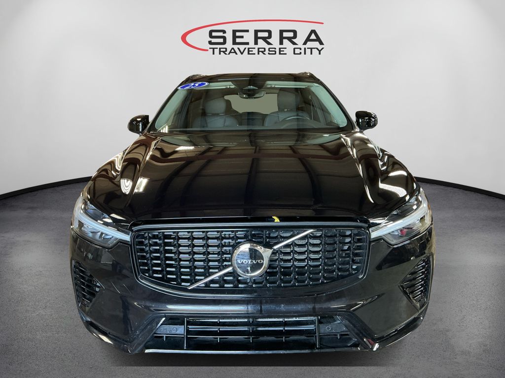 2025 Volvo XC60 Hybrid T8 Plus photo 2