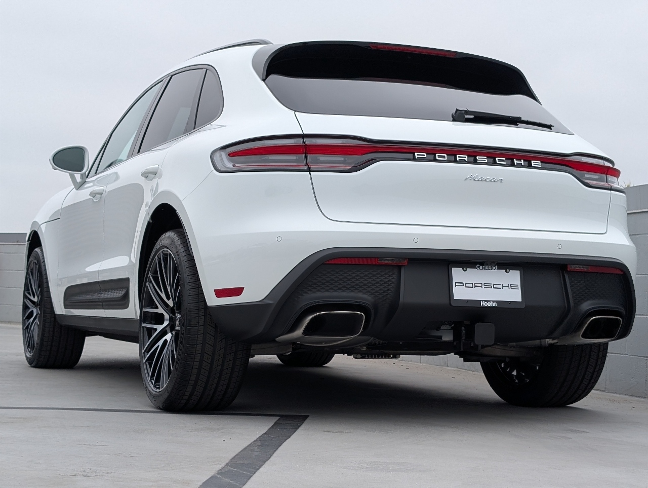 2025 Porsche Macan T photo 3