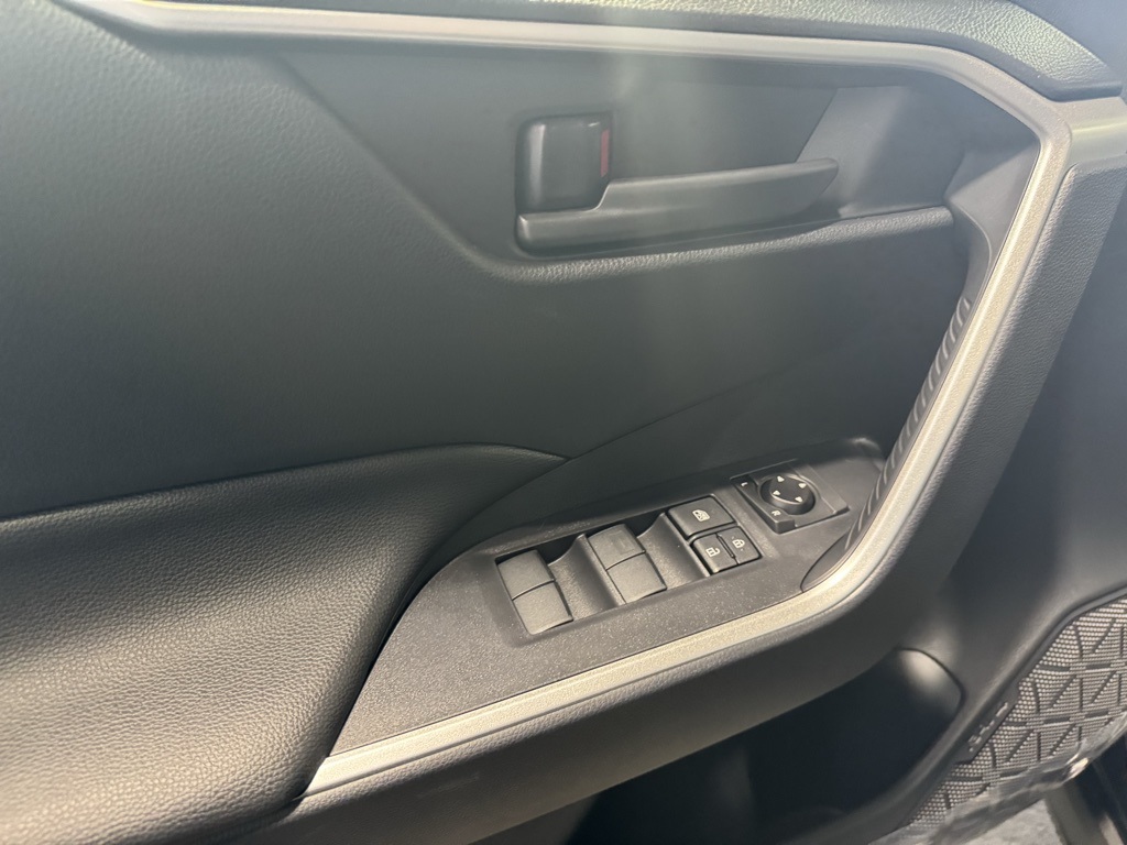 2025 Toyota RAV4 LE photo 27