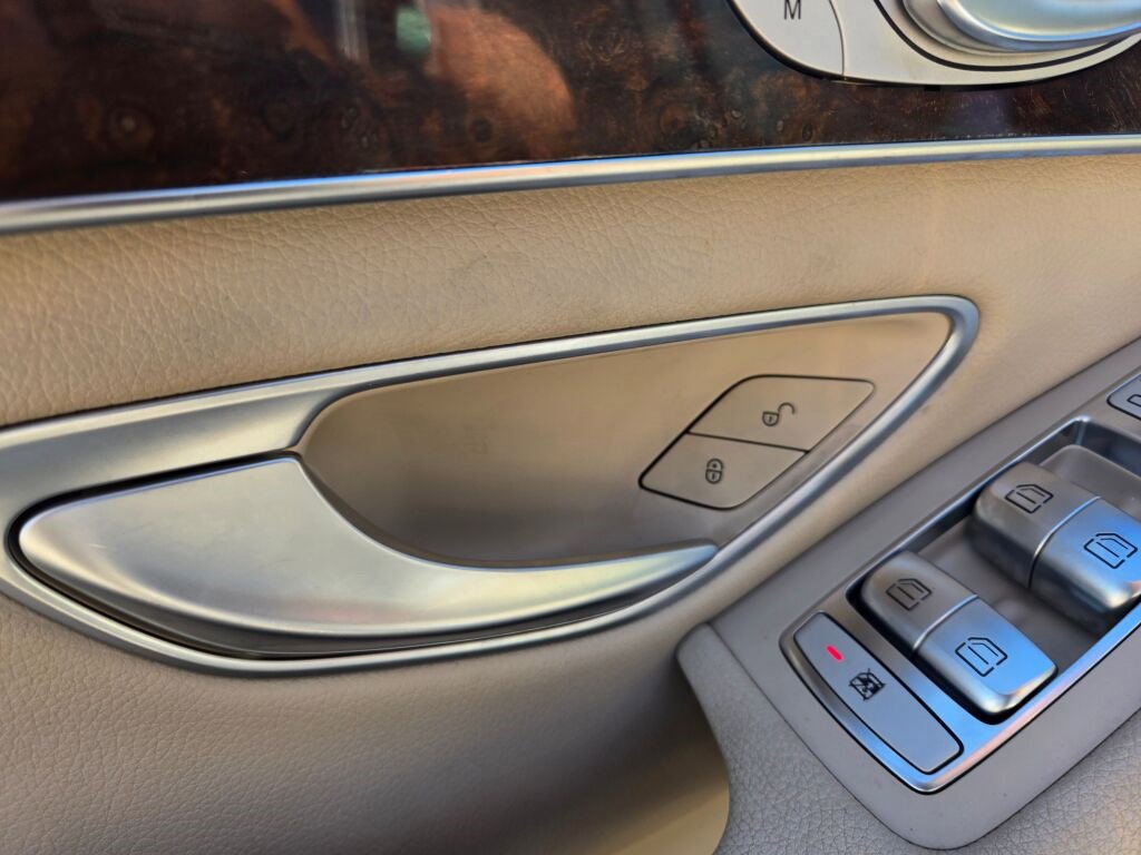 2017 Mercedes Benz C 300 4MATIC Sedan photo 20
