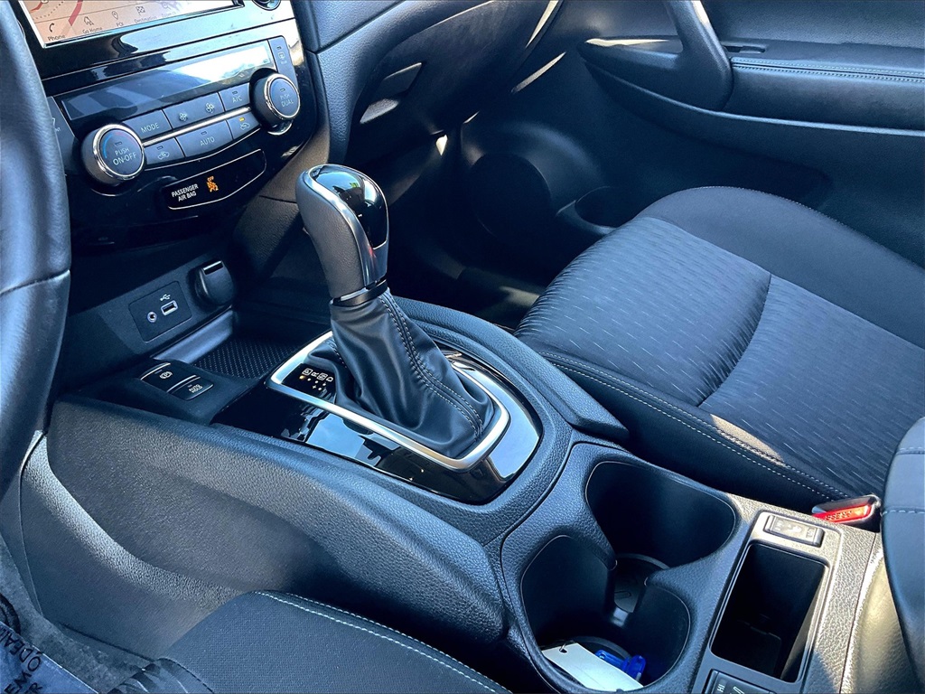 2019 Nissan Rogue SV photo 18