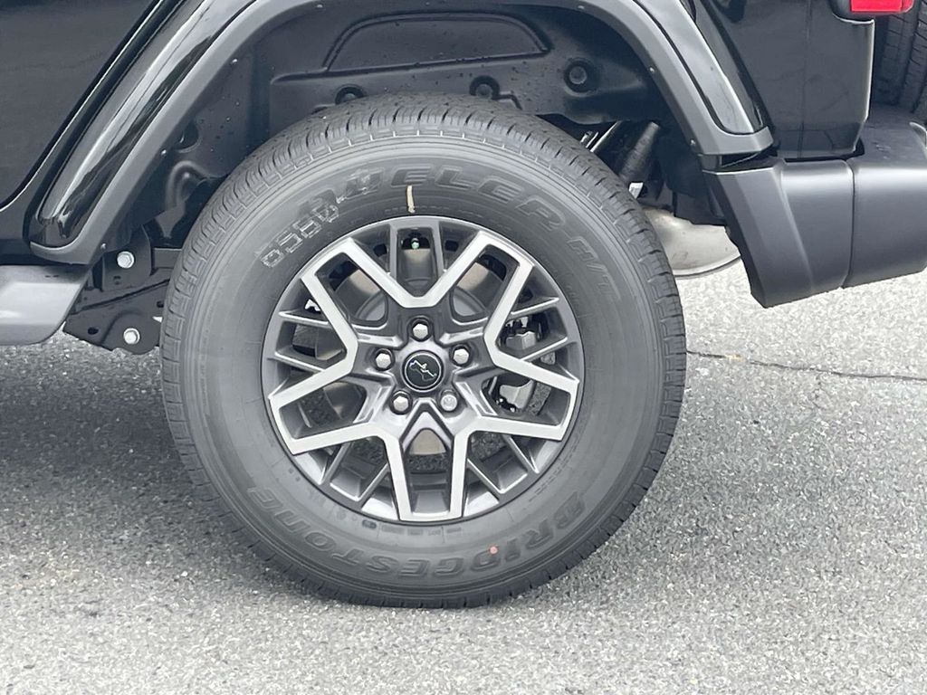 2025 Jeep Wrangler Sahara photo 10