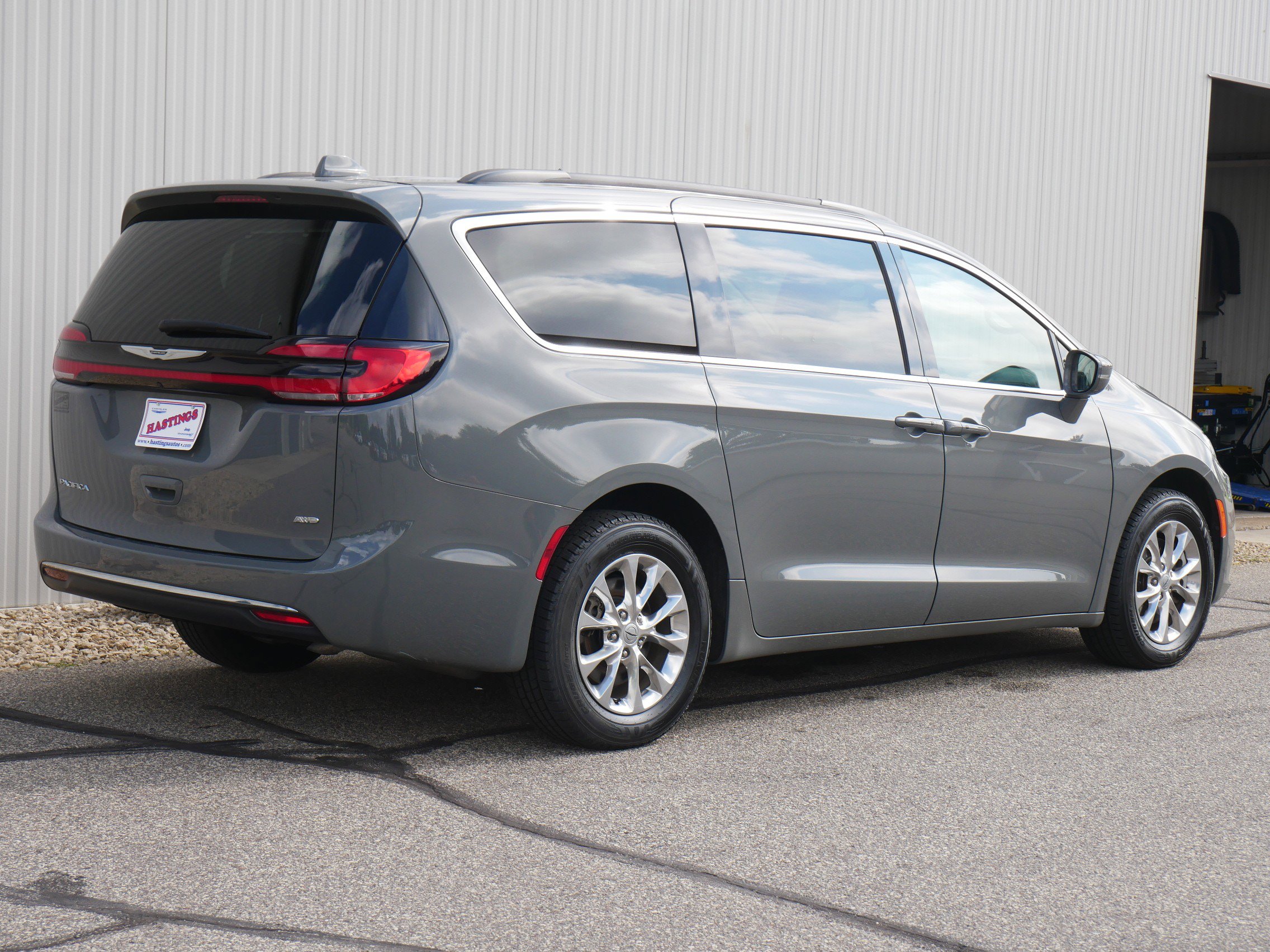2022 Chrysler Pacifica Touring L photo 5