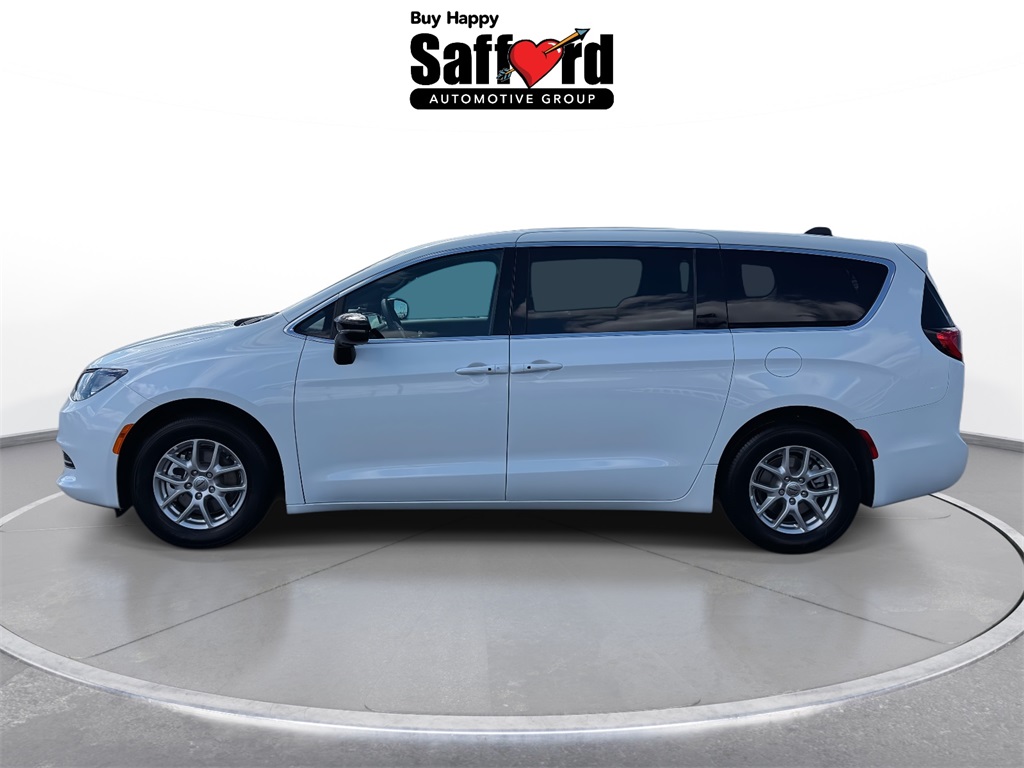 2025 Chrysler Voyager LX photo 4