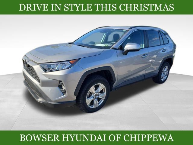 2021 Toyota RAV4 XLE's photo