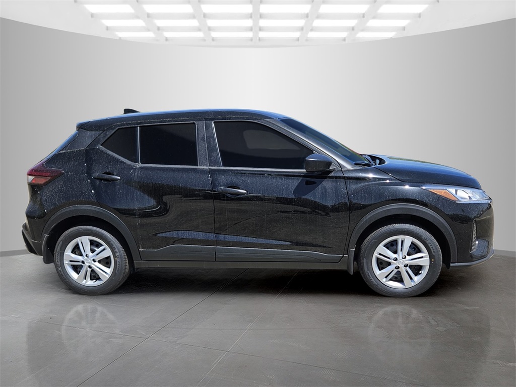 2025 Nissan Kicks Play S photo 4