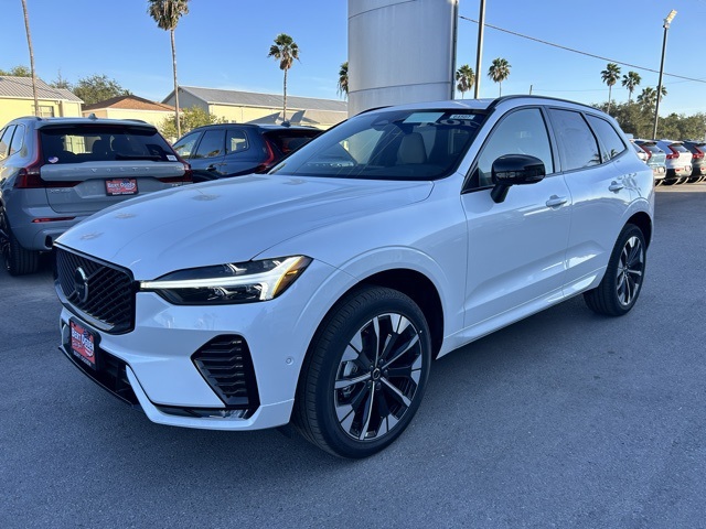 2026 Volvo XC60 B5 Plus photo 3