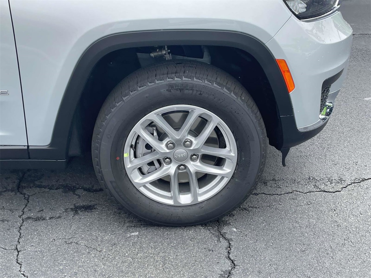 2025 Jeep Grand Cherokee Laredo X photo 32
