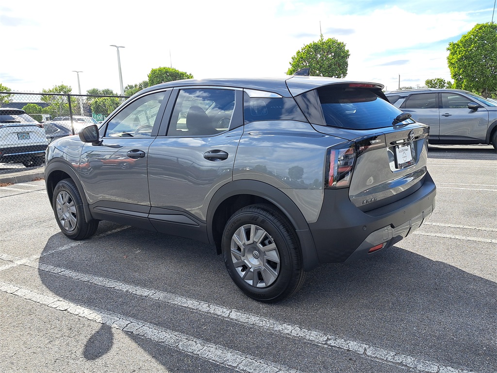 2026 Nissan Kicks S photo 2