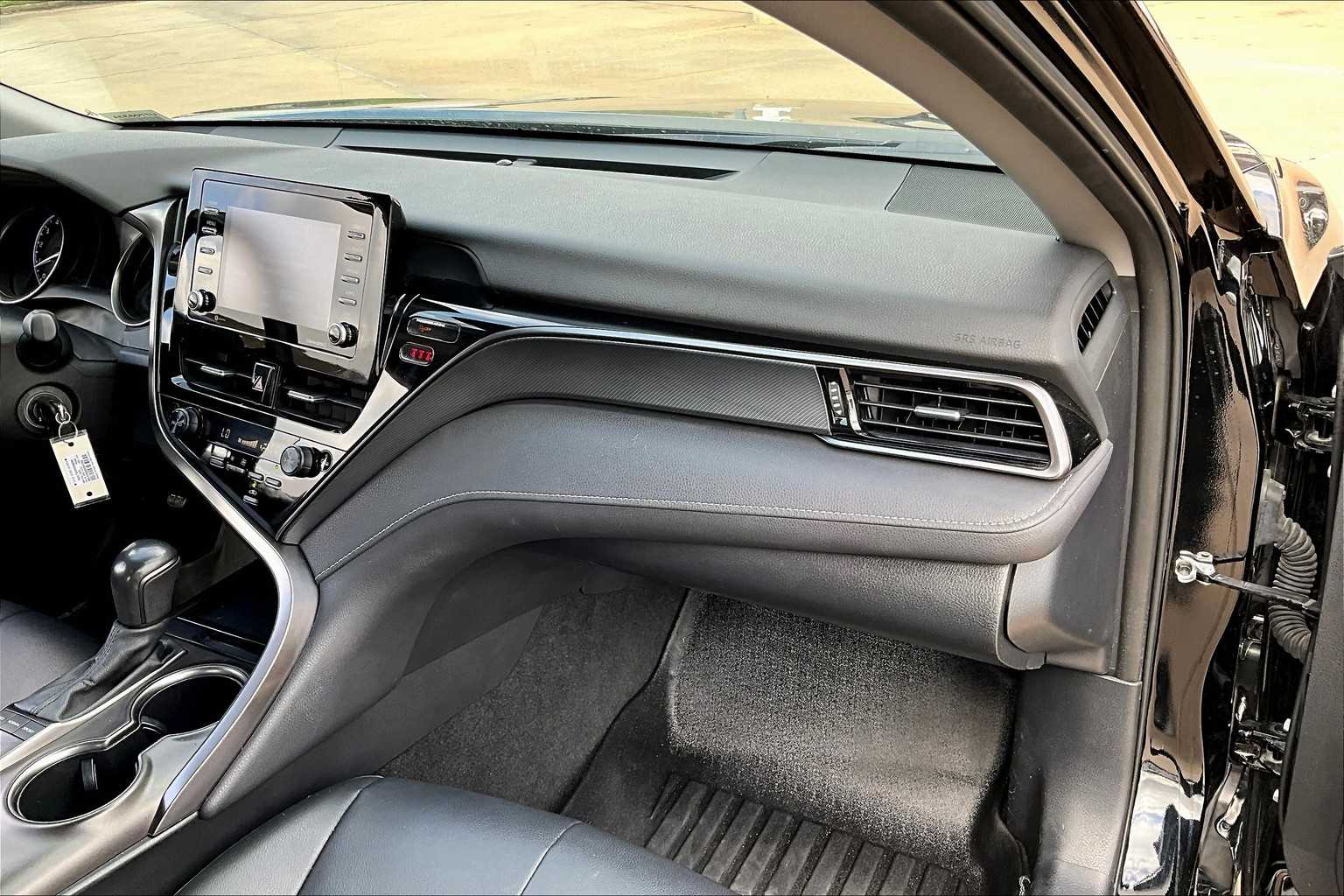 2023 Toyota Camry SE photo 14