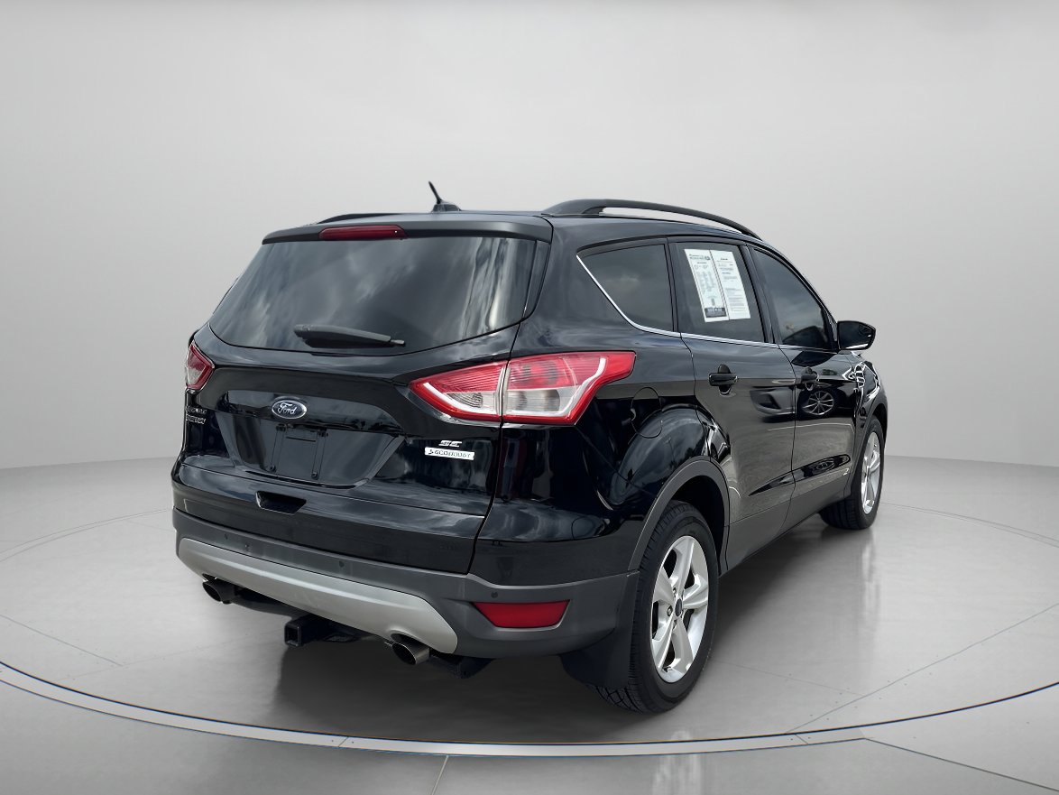 2016 Ford Escape SE Sport photo 3