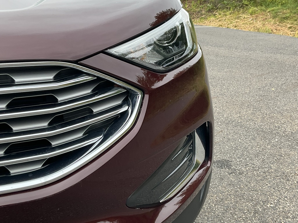 2022 Ford Edge SEL photo 2
