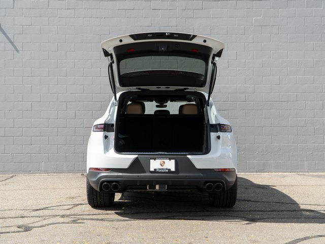 2026 Porsche Cayenne photo 14