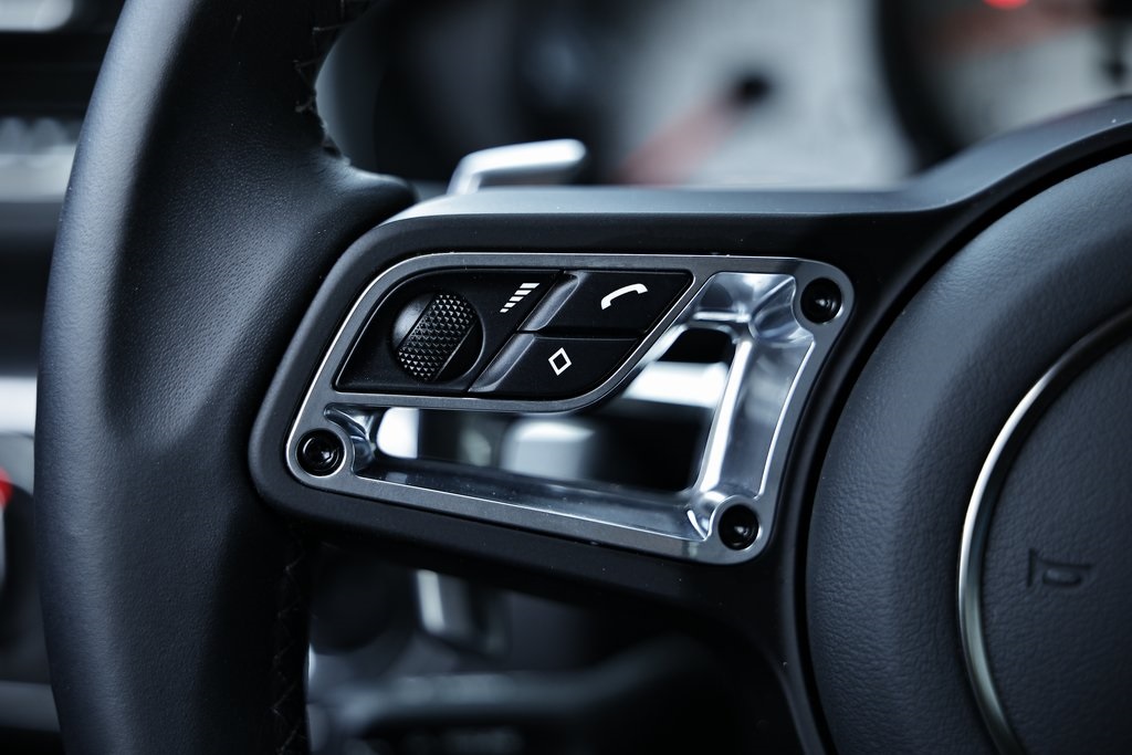 2025 Porsche Cayman photo 34