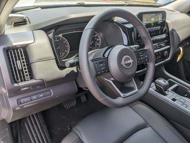 2025 Nissan Pathfinder SL photo 11