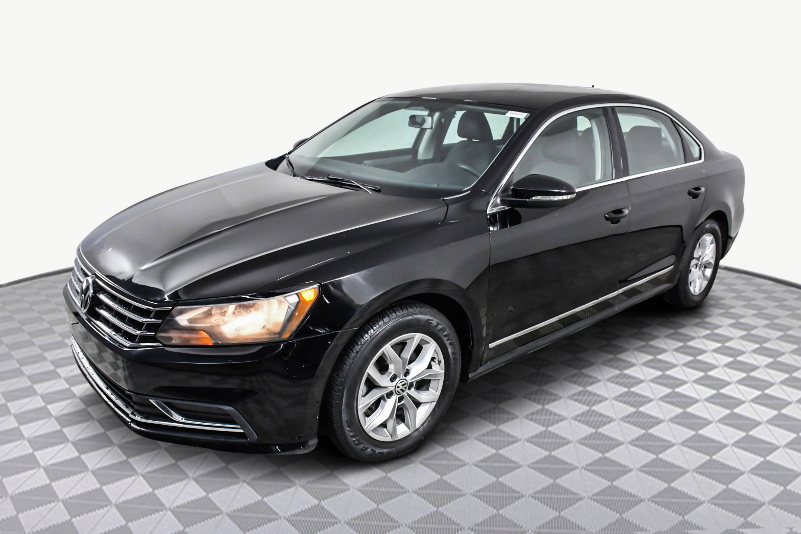 2016 Volkswagen Passat S photo 3