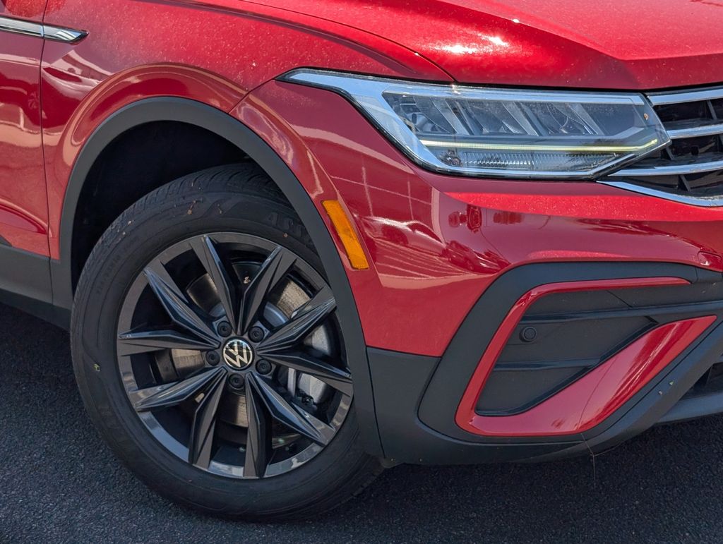 2024 Volkswagen Tiguan SE photo 2