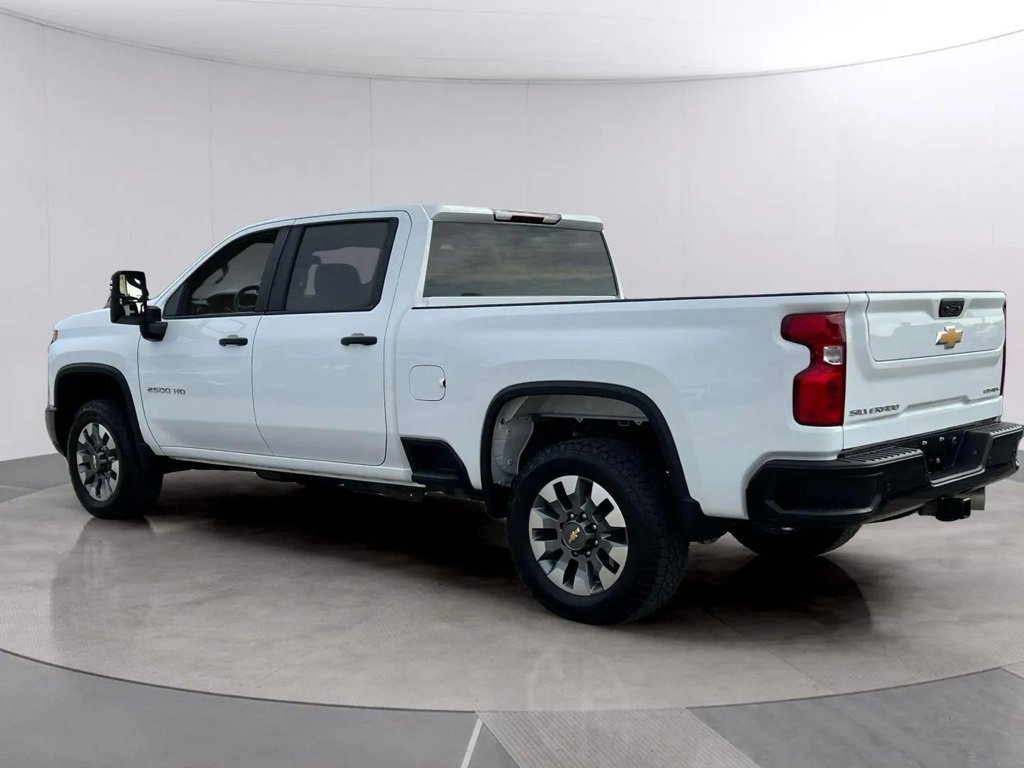 2024 Chevrolet Silverado 2500HD Custom photo 3