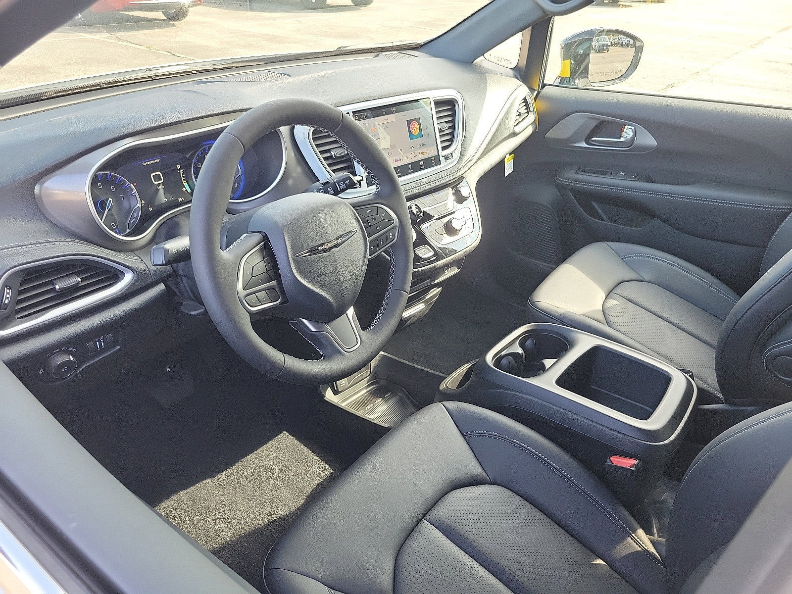 2026 Chrysler Pacifica photo 2