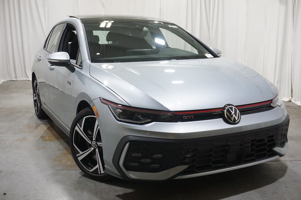2025 Volkswagen Golf GTI SE photo 3