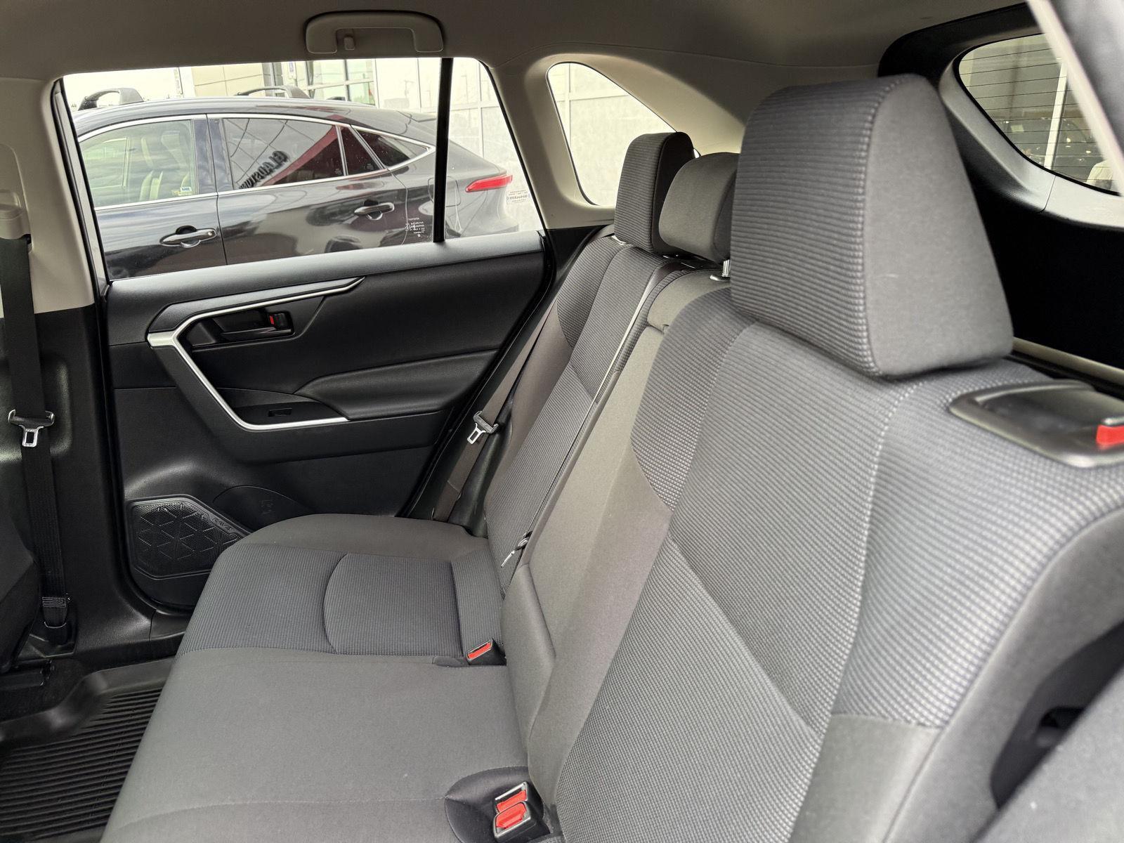 2023 Toyota RAV4 LE photo 7