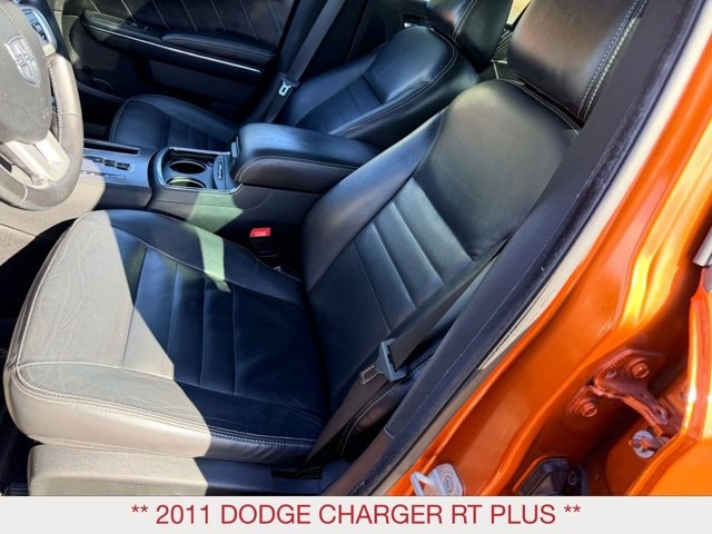 2011 Dodge Charger R/T photo 10