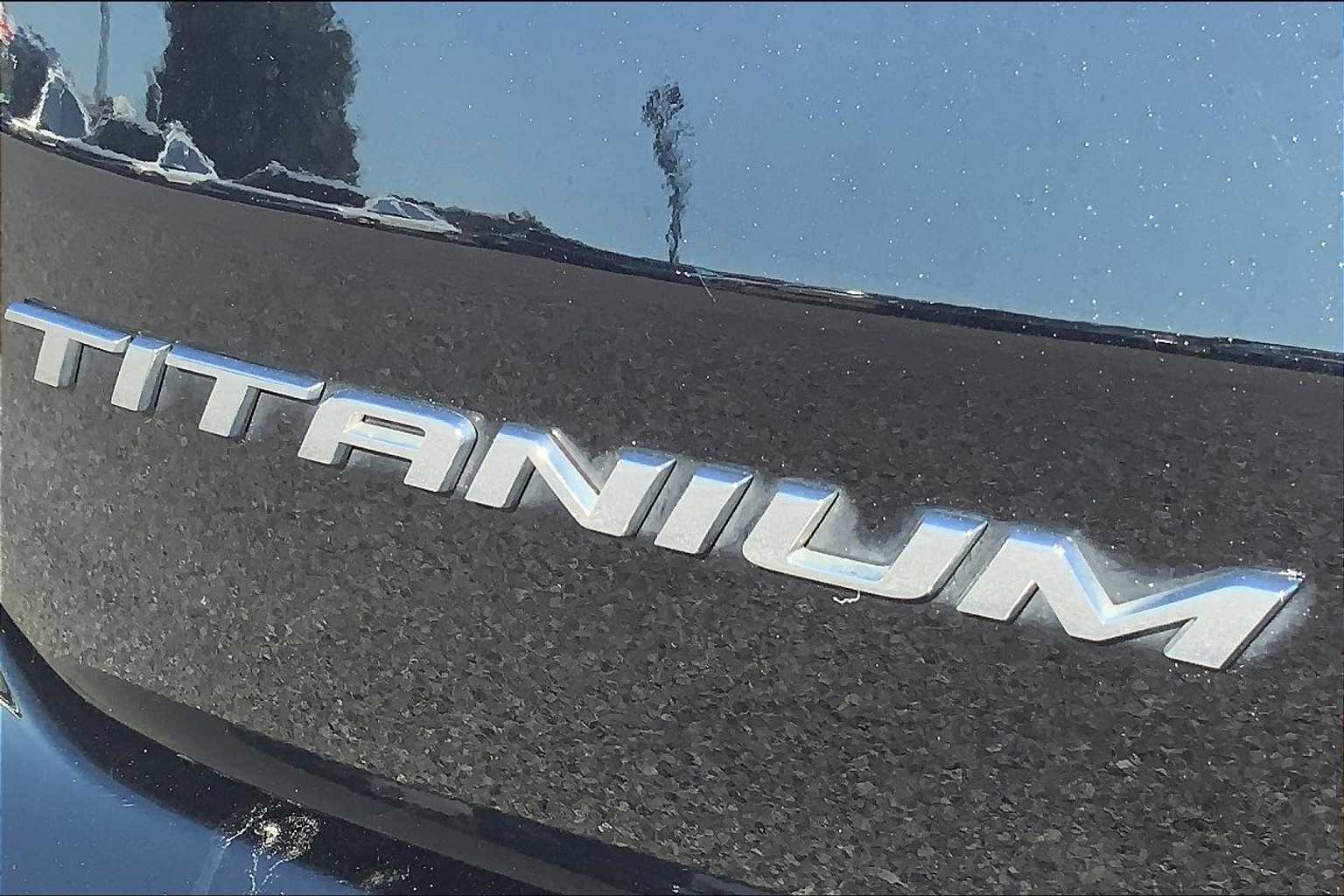 2024 Ford Edge Titanium photo 29