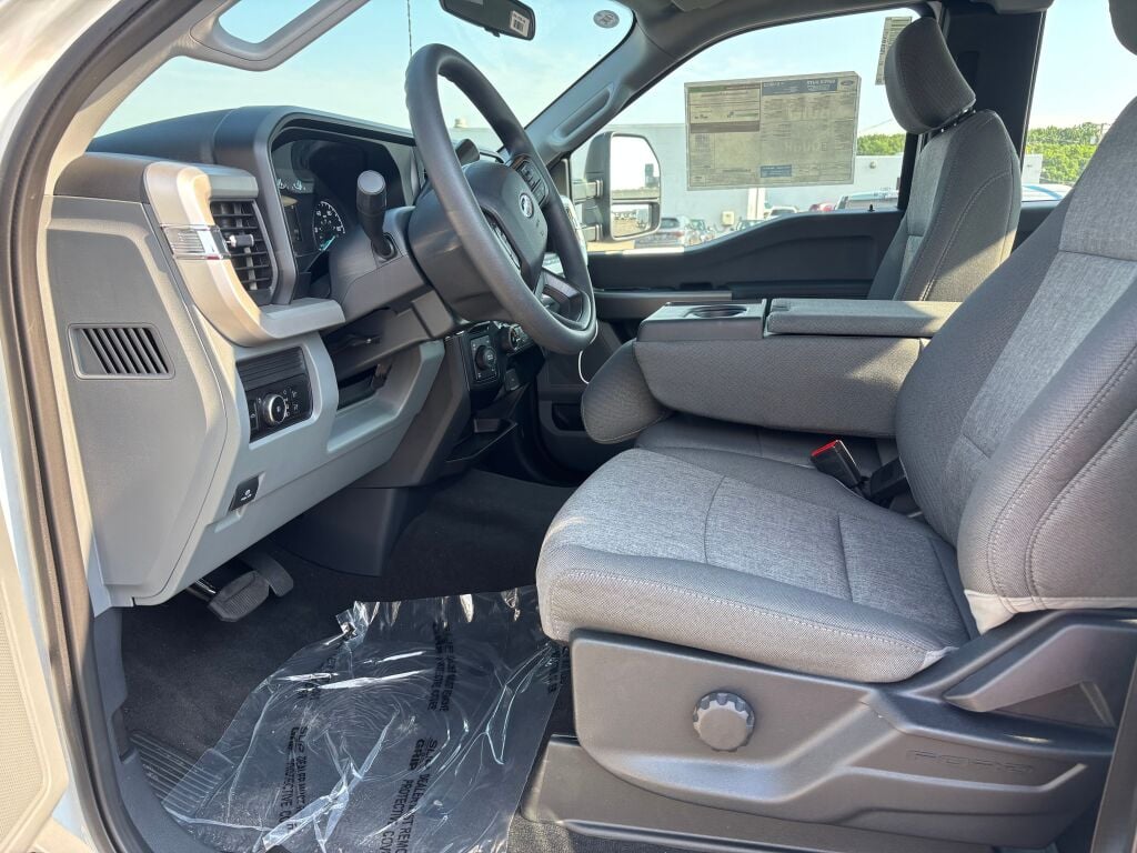 2025 Ford F-350 XL photo 8