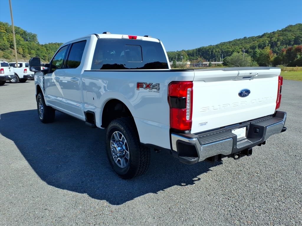 2026 Ford F-350 Lariat photo 3
