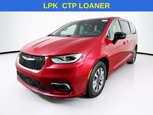 2025 Chrysler Pacifica Hybrid photo 3