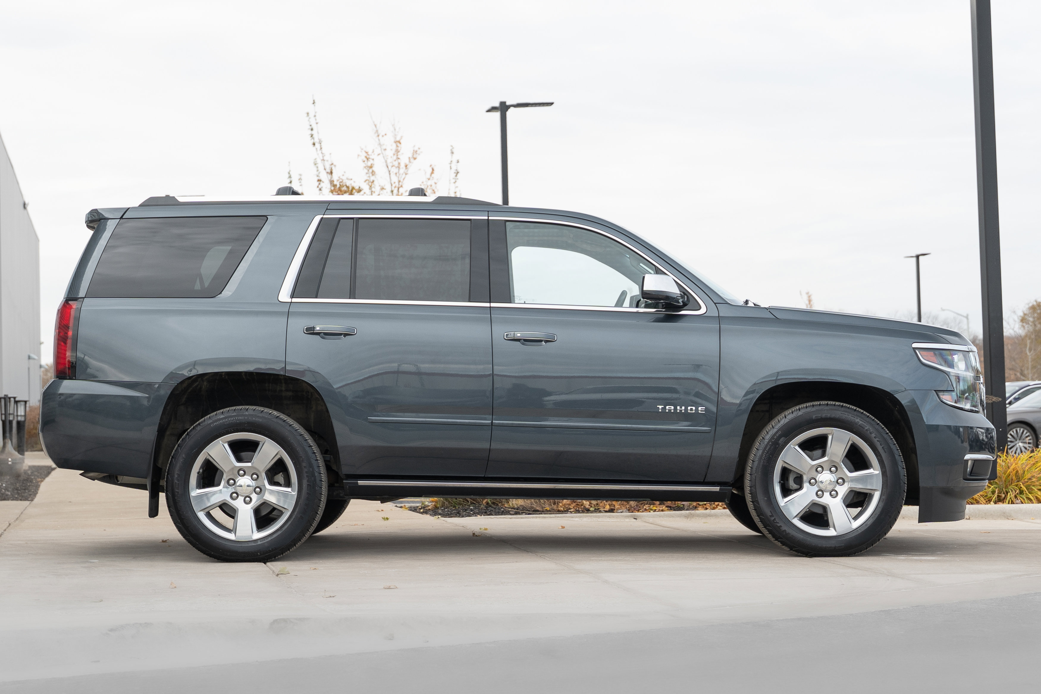 2019 Chevrolet Tahoe Premier photo 2
