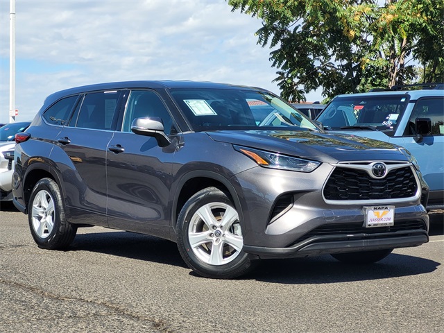 2021 Toyota Highlander L photo 2
