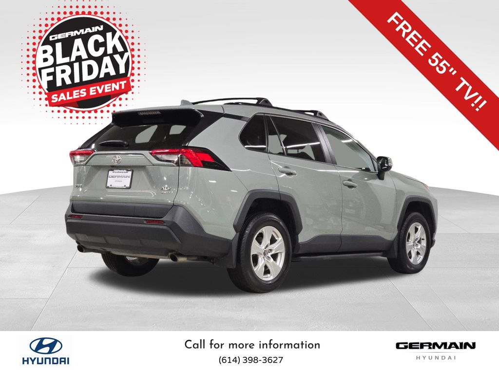 2021 Toyota RAV4 XLE photo 4