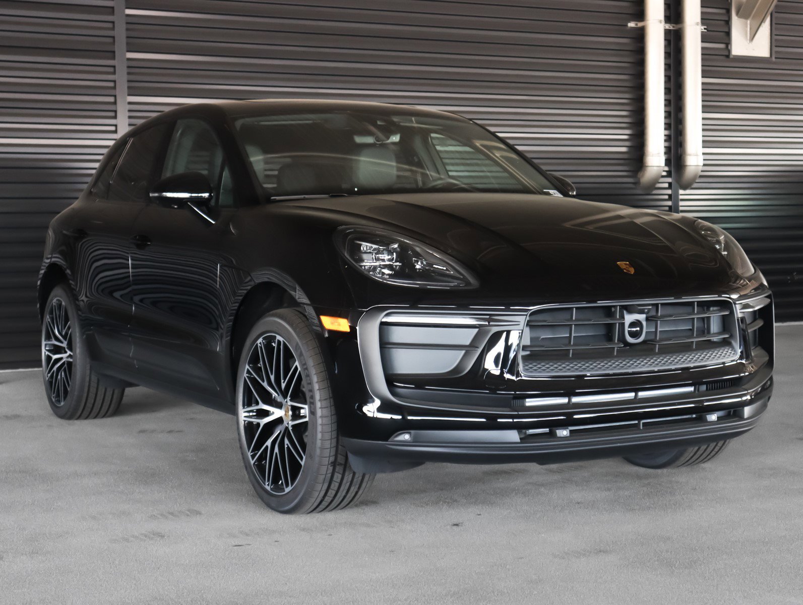 2025 Porsche Macan T photo 7