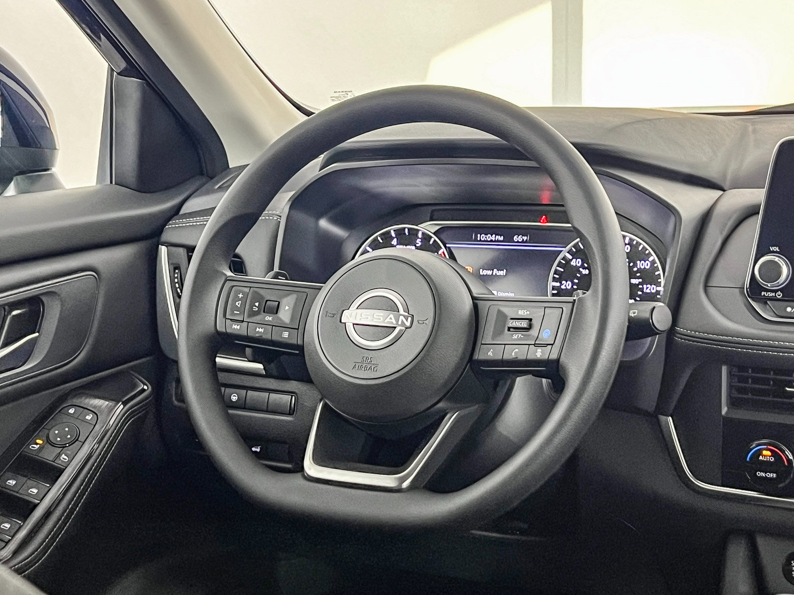 2025 Nissan Rogue SV photo 11