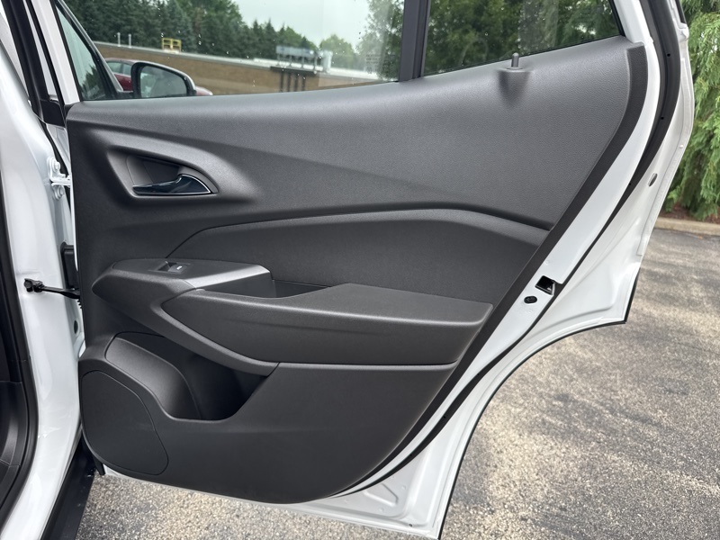 2025 Chevrolet Trax LT photo 30
