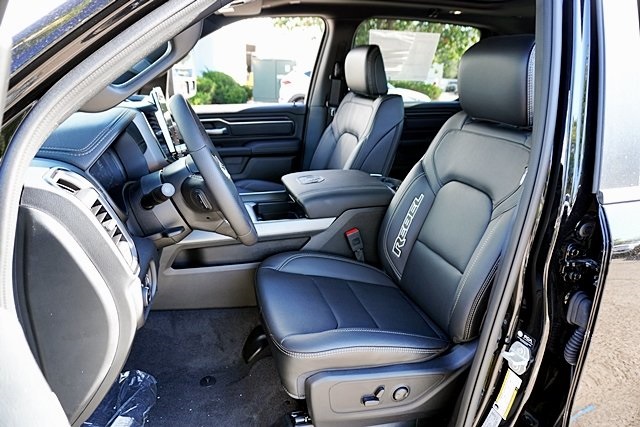 New 2026 Diamond Black Crystal Pearl-Coat Exterior Paint RAM Rebel image 22