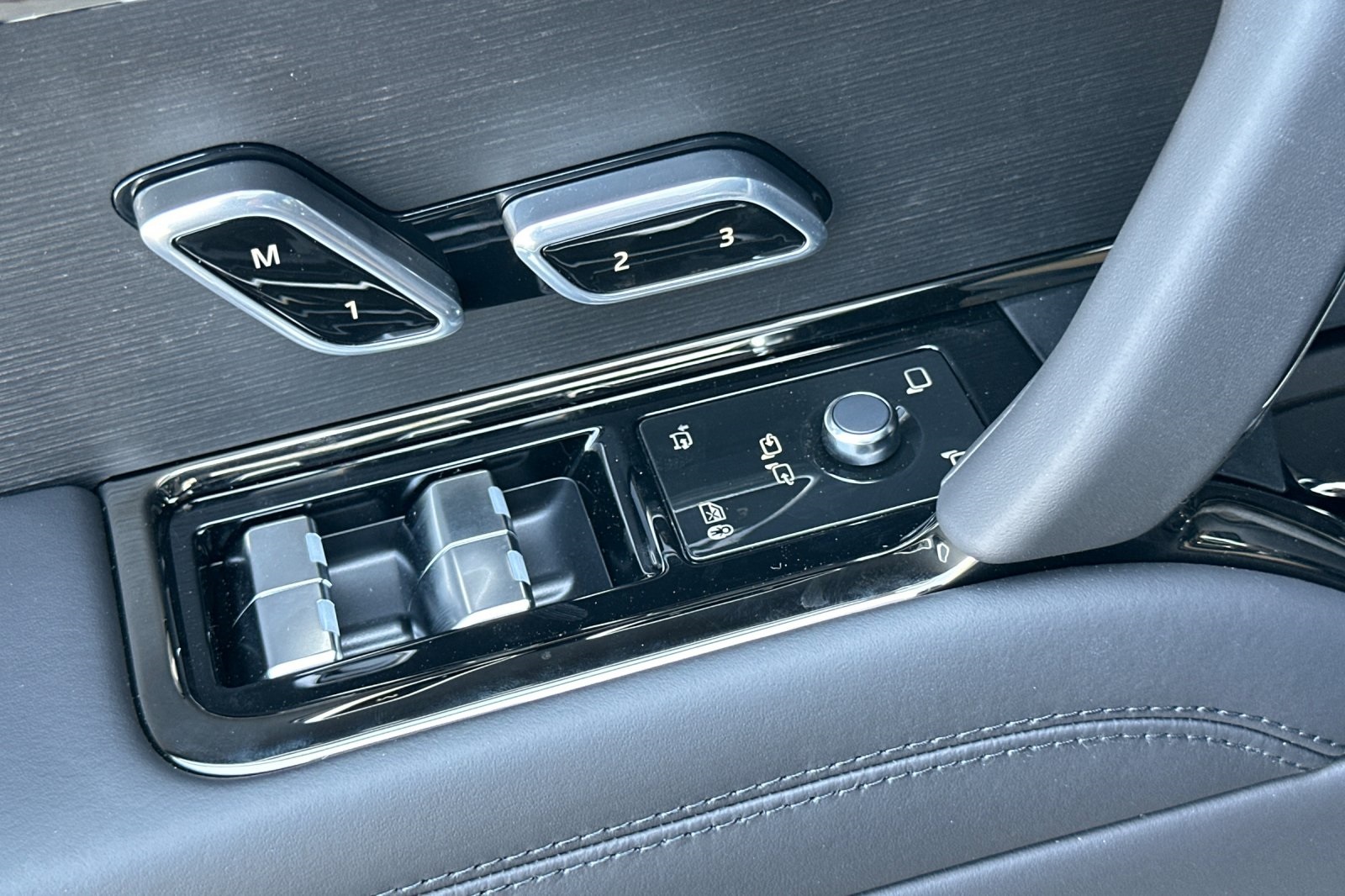 2025 Land Rover Range Rover Sport SE photo 11