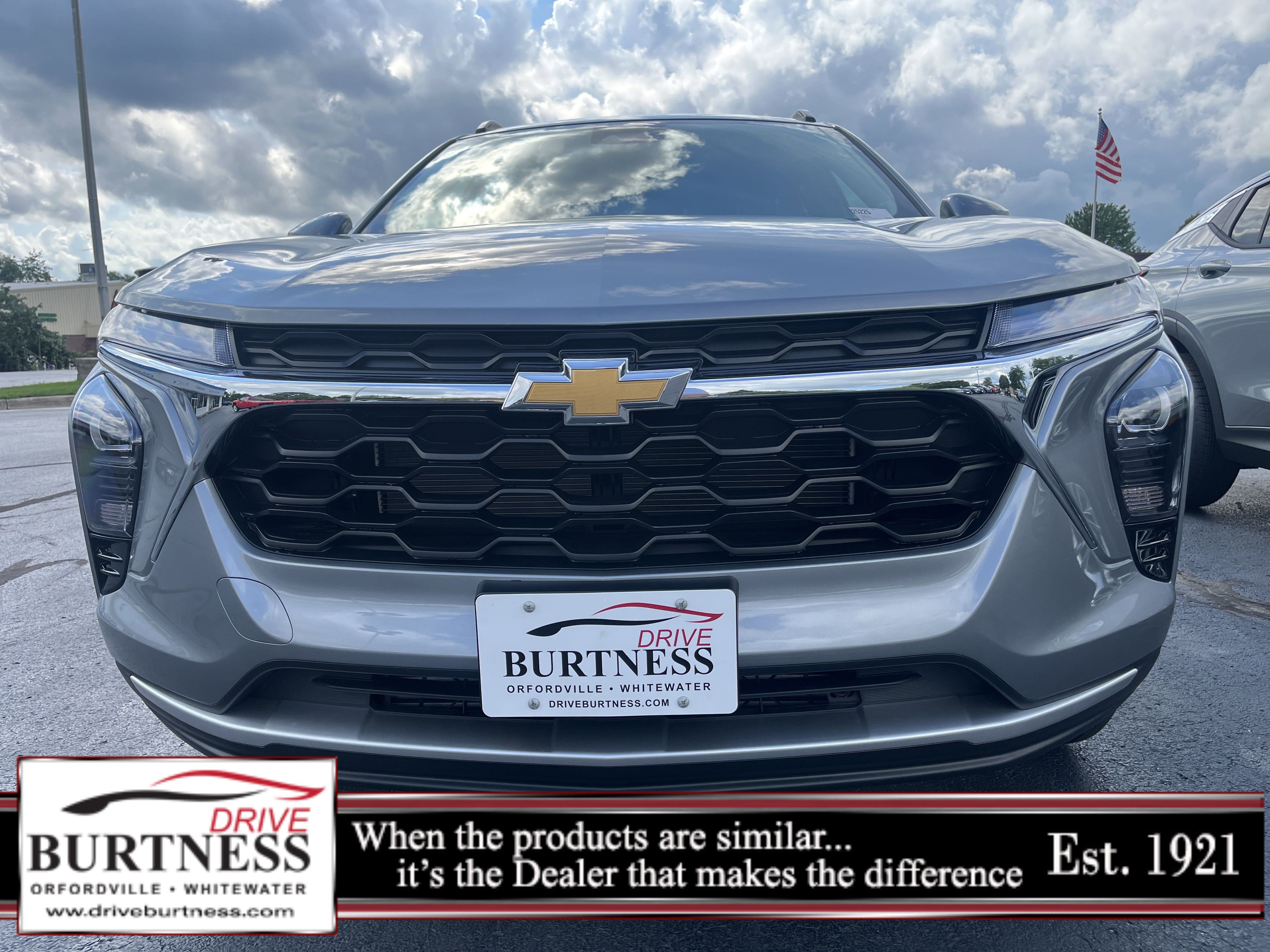 2025 Chevrolet Trax LT photo 2