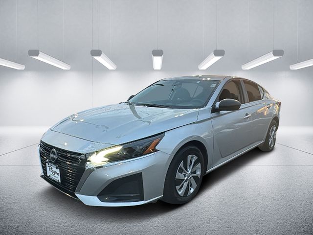 2024 Nissan Altima S's photo
