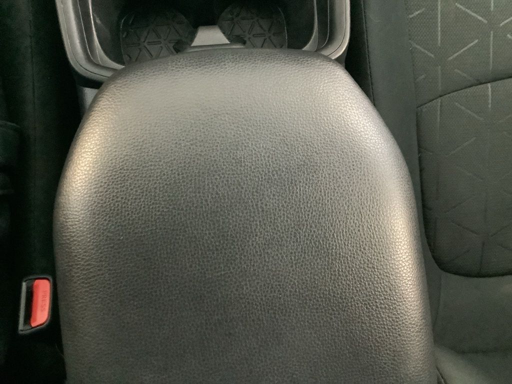 2020 Toyota RAV4 XLE photo 22