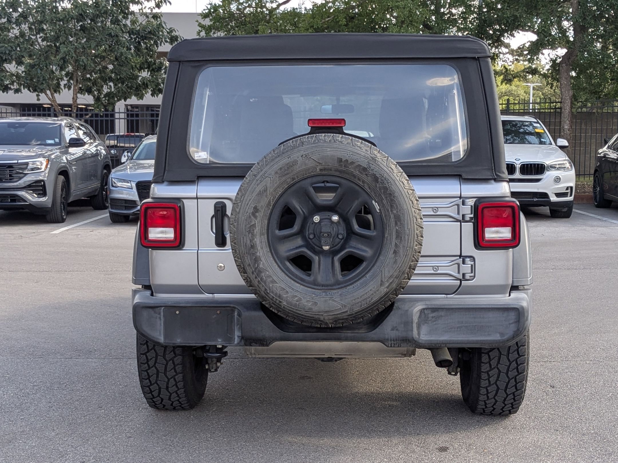 2018 Jeep Wrangler Unlimited Sport photo 3