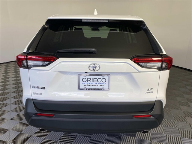 2022 Toyota RAV4 LE photo 3